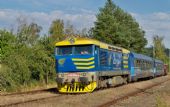 25.7.2015 - Dolní Bousov: 749.039, vlaková souprava MBŽS/AŽD © Jiří Řechka