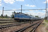 30.07.2015 - Velký Osek: 362.161-2 projíždí v čele odklonového R 986/300476 ''Sázava'' Brno hl.n. - Praha hl.n. © PhDr. Zbyněk Zlinský