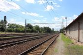 30.07.2015 - Velký Osek: kolínské zhlaví stanice s přejezdem P3581 v ulici Prokopa Holého © PhDr. Zbyněk Zlinský