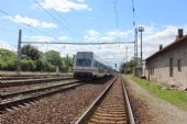 30.07.2015 - Velký Osek: 471.019-0/971.019-5 odjíždí jako Os 5819 Praha Masarykovo n. - Kolín © PhDr. Zbyněk Zlinský