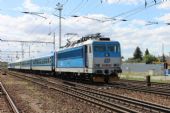 30.07.2015 - Velký Osek: 362.112-5 projíždí v čele odklonového R 872/10172 ''Slavkov'' Brno hl.n. - Praha hl.n. © PhDr. Zbyněk Zlinský