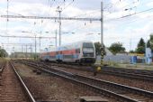 30.07.2015 - Velký Osek: 471.033-1/971.033-6 odjíždí jako Os 5821 Praha Masarykovo n. - Kolín © PhDr. Zbyněk Zlinský