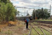 30.07.2015 - Velký Osek: 480.002-5 projíždí jako odklonový LE 1356/Ex 10356 ''LEO Express'' Bohumín - Praha hl.n., Karel filmuje © PhDr. Zbyněk Zlinský