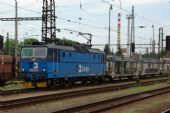 19.7.2015 - Pardubice: V diaľke 363 031-6 s nákladným vlakom © Ondrej Krajňák