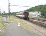 2.6.2015 - Praha-Vysočany: Os 9509 to má na hlavní nádraží ještě 6,5 km (a pak 3 do Vršovic) © Luděk Šimek