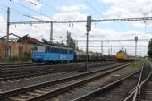 30.07.2015 - Velký Osek: 123.003-6 s nákladem a 162.117-6 v čele odklonového IC 1008/Ex 10308 ''RegioJet'' Havířov - Praha hl.n. © Karel Furiš