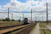 30.07.2015 - Velký Osek: 471.041-4/971.041-9 odjíždí jako 7 min. zpožděný Os 5825 Praha Masarykovo n. - Kolín © PhDr. Zbyněk Zlinský