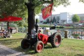 29.08.2015 - Hradec Králové, Smetanovo nábř.: traktor Lanz Bulldog zde byl už loni; letos jsme jej v akci nezachytili © PhDr. Zbyněk Zlinský