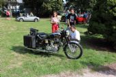 29.08.2015 - Hradec Králové, Smetanovo nábř.: blíže neurčený historický motocykl Royal Enfield © PhDr. Zbyněk Zlinský