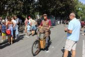 29.08.2015 - Hradec Králové, Smetanovo nábř.: jedna ze dvou přítomných replik parního motocyklu Roper v akci © PhDr. Zbyněk Zlinský