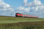 Vlak RB z Klanxbüllu se strojem DB 218.324 na Hindenburgově hrázi; 09.2005 © Pavel Stejskal