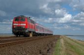 Vlak RE z Hamburku na Hindenburgově hrázi se strojem DB 218.370; 09.2005 © Pavel Stejskal