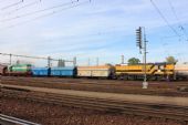 26.09.2015 - Hradec Králové hl.n.: T 669.0001 (770.001-6) na postrku nákladního fotovlaku a 770.412-5 na konci vlaku řádného © PhDr. Zbyněk Zlinský