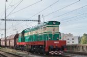 26.09.2015 - Hradec Králové hl.n.: T 669.0001 (770.001-6) odjíždí na postrku nákladního fotovlaku do Elektrárny Opatovice © Jiří Řechka