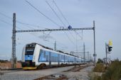 26.09.2015 - Opatovice nad Labem: posílený osobní vlak z Pardubic do Hradce Králové © Martin Skopal