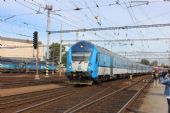 26.09.2015 - Hradec Králové hl.n.: posílená souprava 80-30 012-6/163.039-1 + 843.005-0 přijíždí jako R 1265 Liberec - Pardubice hl.n. © PhDr. Zbyněk Zlinský