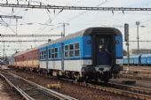 26.09.2015 - Hradec Králové hl.n.: posílená souprava 80-30 012-6/163.039-1 + 843.005-0 přijíždí jako R 1265 Liberec - Pardubice hl.n. © PhDr. Zbyněk Zlinský