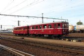 26.09.2015 - Hradec Králové hl.n.: dvojice M 131.1133 + M 131.1228 nastupuje na Hv 10009 do Pardubic hl.n. © PhDr. Zbyněk Zlinský