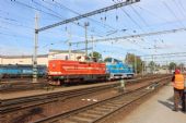 26.09.2015 - Hradec Králové hl.n.: dvojice T 466.007 (735.007-7) + T 444.162 (726.062-3) si jede pro soupravu Hv 10019 směr Letohrad © PhDr. Zbyněk Zlinský