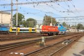 26.09.2015 - Hradec Králové hl.n.: dvojice T 466.007 + T 444.162 si jede pro soupravu Hv 10019 směr Letohrad, vlevo 841.074-8 (VT 650.74) © PhDr. Zbyněk Zlinský