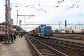 26.09.2015 - Hradec Králové hl.n.: dvojice T 466.007 (735.007-7) + T 444.162 (726.062-3) přiváží soupravu Hv 10019 směr Letohrad © PhDr. Zbyněk Zlinský