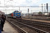 26.09.2015 - Hradec Králové hl.n.: dvojice T 466.007 (735.007-7) + T 444.162 (726.062-3) odváží Hv 10019 do Letohradu © PhDr. Zbyněk Zlinský