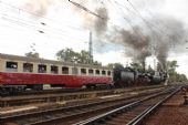 26.09.2015 - Hradec Králové hl.n.: dvojice 534.0432 + 38.1301 odjíždí v čele Hv 10021 do Pardubic a Moravan © PhDr. Zbyněk Zlinský