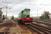 26.09.2015 - Hradec Králové hl.n.: T 669.0001 (770.001-6) od nákladního fotovlaku zajíždí do depa © PhDr. Zbyněk Zlinský