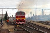 26.09.2015 - Hradec Králové hl.n.: dvojice T 679.1168 (781.168-0) + T 679.1529 (781.529-3) odváží nákladní fotovlak do Elektrárny Opatovice © PhDr. Zbyněk Zlinský