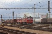 26.09.2015 - Hradec Králové hl.n.: dvojice T 679.1529 + T 679.1168 odstupuje z nákladního fotovlaku z Elektrárny Opatovice © PhDr. Zbyněk Zlinský