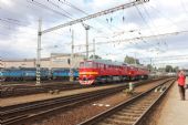 26.09.2015 - Hradec Králové hl.n.: dvojice T 679.1529 + T 679.1168 od nákladního fotovlaku z Elektrárny Opatovice míří do depa © PhDr. Zbyněk Zlinský