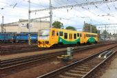 26.09.2015 - Hradec Králové hl.n.: 814.038-6/914.038-5 odjíždí jako 9 minut opožděný Os 5514 do Turnova © PhDr. Zbyněk Zlinský