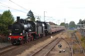 26.09.2015 - Hradec Králové: 38.1301 + 534.0432 v čele Hv 10020 z Moravan a Borohrádku za přejezdem s ul. U Fotochemy © Martin Skopal