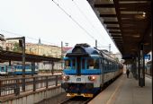 9.10.2015 - Praha hl.n.: 854.007, R 1241, ''Bondovka'' v novém kabátě © Jiří Řechka