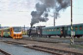 11.10.2015 - Praha-Bubny: 464.102, zvláštní vlak do Lužné u Rakovníka © Jiří Řechka