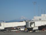 14.7.2015- Portland, OR- medzinárodné letisko- v pozadí Mount Hood (3429 m) © Juraj Földes