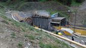 Tu vidieť portály, preto bude nový tunel o 4 m kratší, 26.7.2015 © Eugen Takács