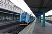 24.10.2015 - Hradec Králové hl.n.: 440.010-7 + 442.010-5 + 441.010-6 odjíždí jako 13 min. opožděný Sp 1842 Hradec Králové - Jaroměř © PhDr. Zbyněk Zlinský