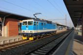 04.11.2015 - Olomouc hl.n.: 162.036-8 nastupuje na soupravu 88-90 205-9 + 10-91 019-5 + 10-70 004-6 + 20-71 026-6 © PhDr. Zbyněk Zlinský