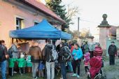 31.10.2015 - Zlonice-Lisovice: stánek s občerstvením v muzeu © Jiří Řechka