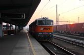 04.11.2015 - Pardubice hl.n.: dvojice 753.724-4 + 753.723-6 AWT při posunu kolem 4. nástupiště © PhDr. Zbyněk Zlinský