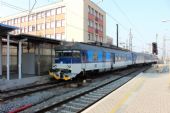 04.11.2015 - Olomouc hl.n.: 460.012-8/460.011-0 nastupuje opožděně na Os 3207 Olomouc hl.n. - Horní Lideč © PhDr. Zbyněk Zlinský