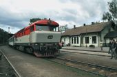 20.5.2006 - Praha-Braník: 749.006 a výpravní budova © Jiří Řechka