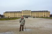 21.12.2015 - Wien: Autor reportáže pred zámkom Schönbrunn © Ondrej Krajňák