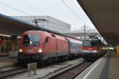 21.12.2015 - Wien Westbahnhof: Vľavo do Amstettenu, vpravo do St. Pöltenu © Ondrej Krajňák