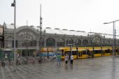 09.05.2013 - Drážďany: tramvaj NGT6DD před hlavním nádražím © Dominik Havel