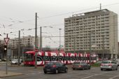 01.12.2014 - Drážďany: dlouhé tramvaje (zde NGT8DD) jsou oblíbenými nosiči reklam © Dominik Havel