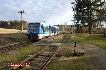 29.1.2016 - Černousy, příjezd osobního vlaku z Liberce © Marek Vojáček
