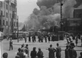 1944- Bratislava, Šafárikovo námestie- po bombardovaní Apolky- trať z remízy.  Zdroj: pohľadnica na webe