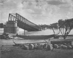 po 3.4.1945- Bratislava- zničený most gen. M.R. Štefánika. Zdroj: pohľadnica na webe
